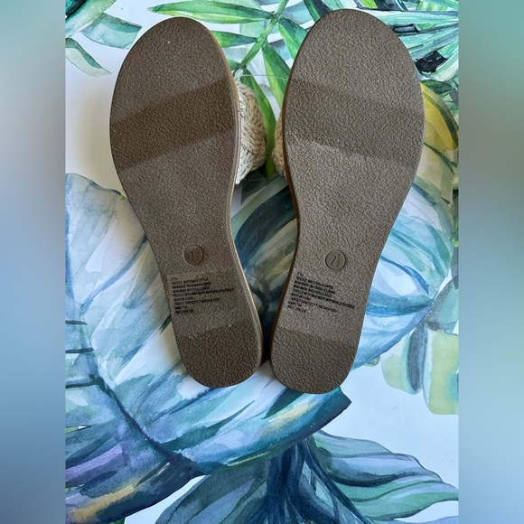 Universal Thread sandals - Ivory NWT - Picture 5 of 5